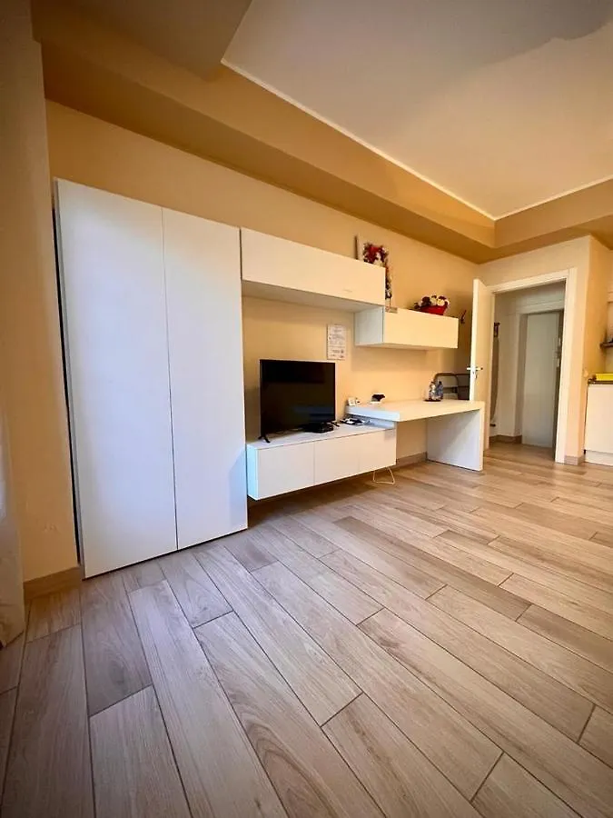 Belsorrisovarese Elegance City Residence Private Parking -With Reservation- 2*, Varese Olaszország