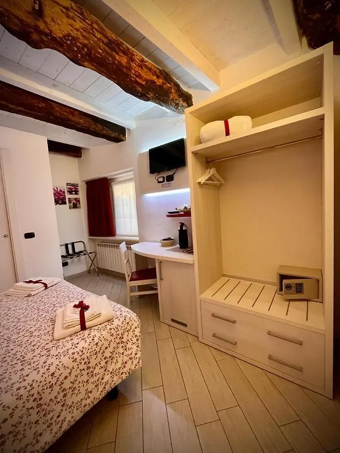 ** Guest house Belsorrisovarese Elegance City Residence Private Parking -With Reservation- Italy